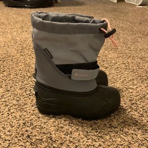 Columbia girls snow boot